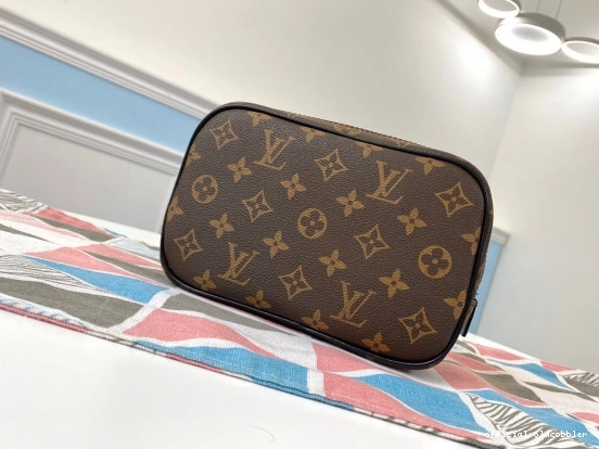 Official oldcobbler VUITTON LOUIS PM POUCH TOILETRY 0730